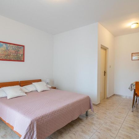 Apartments With A Parking Space Mandre, Pag - 18748 Kolan Esterno foto