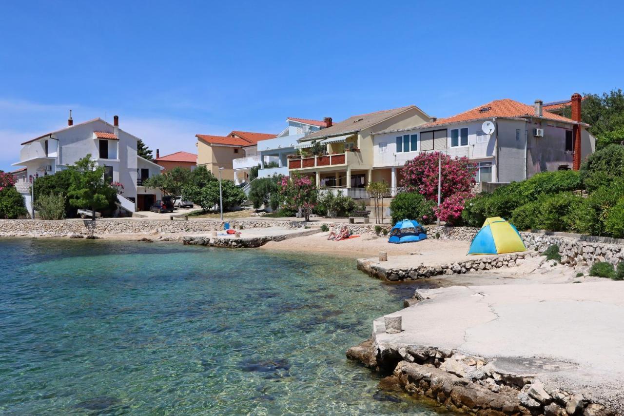 Apartments With A Parking Space Mandre, Pag - 18748 Kolan Esterno foto