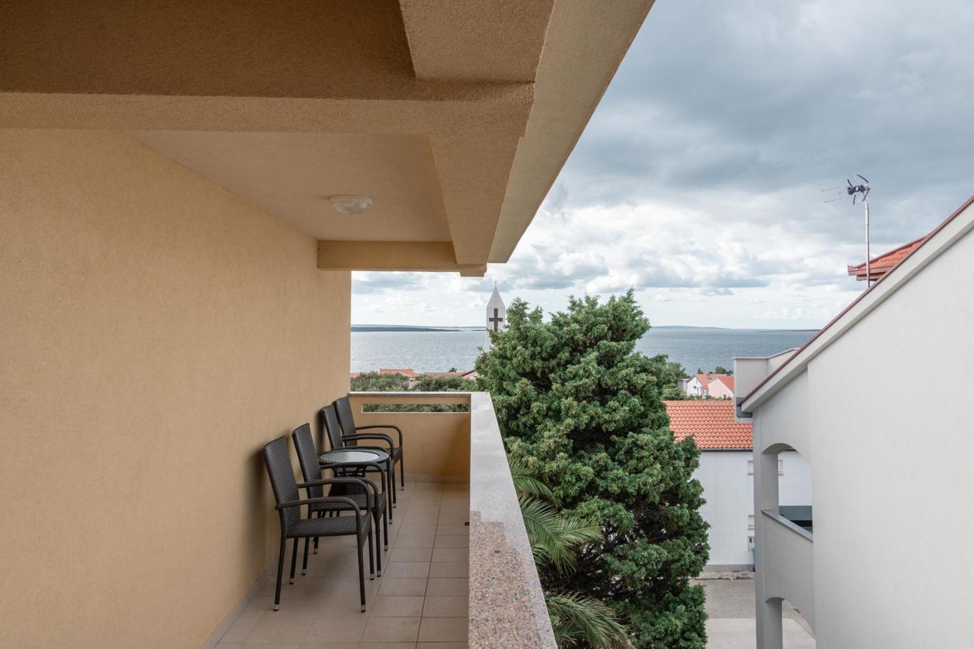Apartments With A Parking Space Mandre, Pag - 18748 Kolan Esterno foto