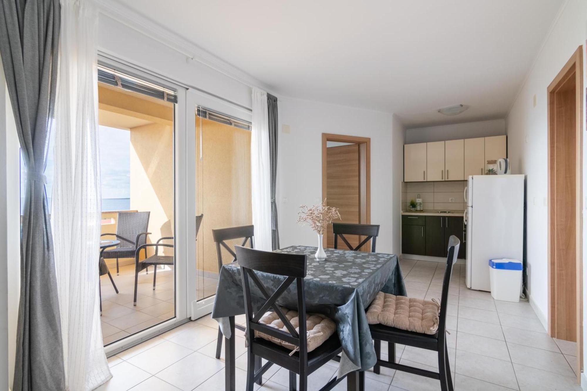 Apartments With A Parking Space Mandre, Pag - 18748 Kolan Esterno foto