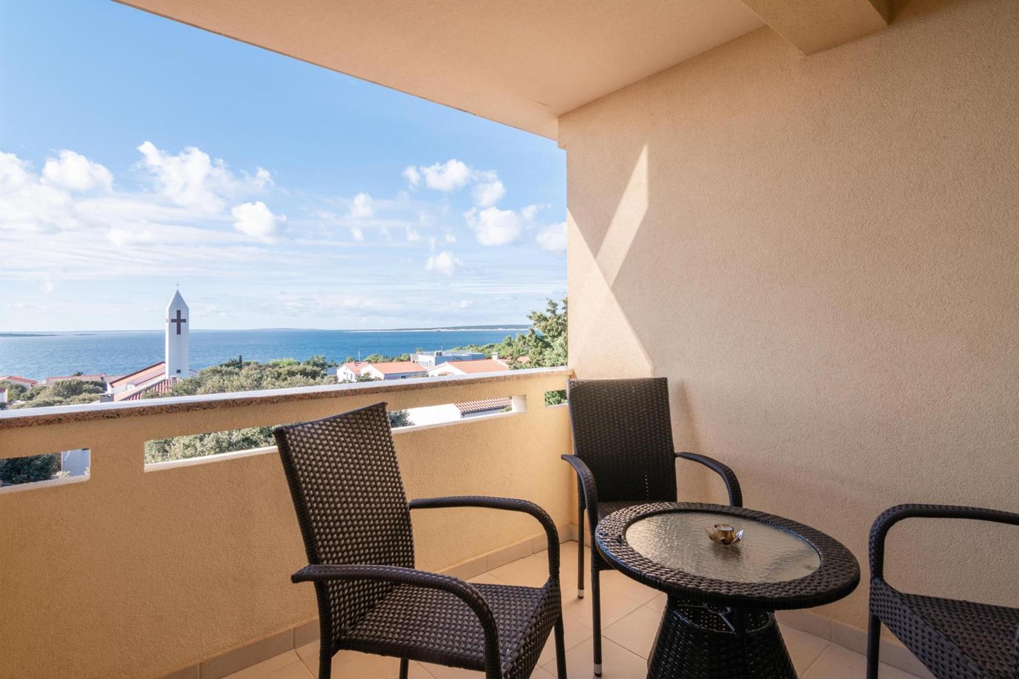 Apartments With A Parking Space Mandre, Pag - 18748 Kolan Esterno foto