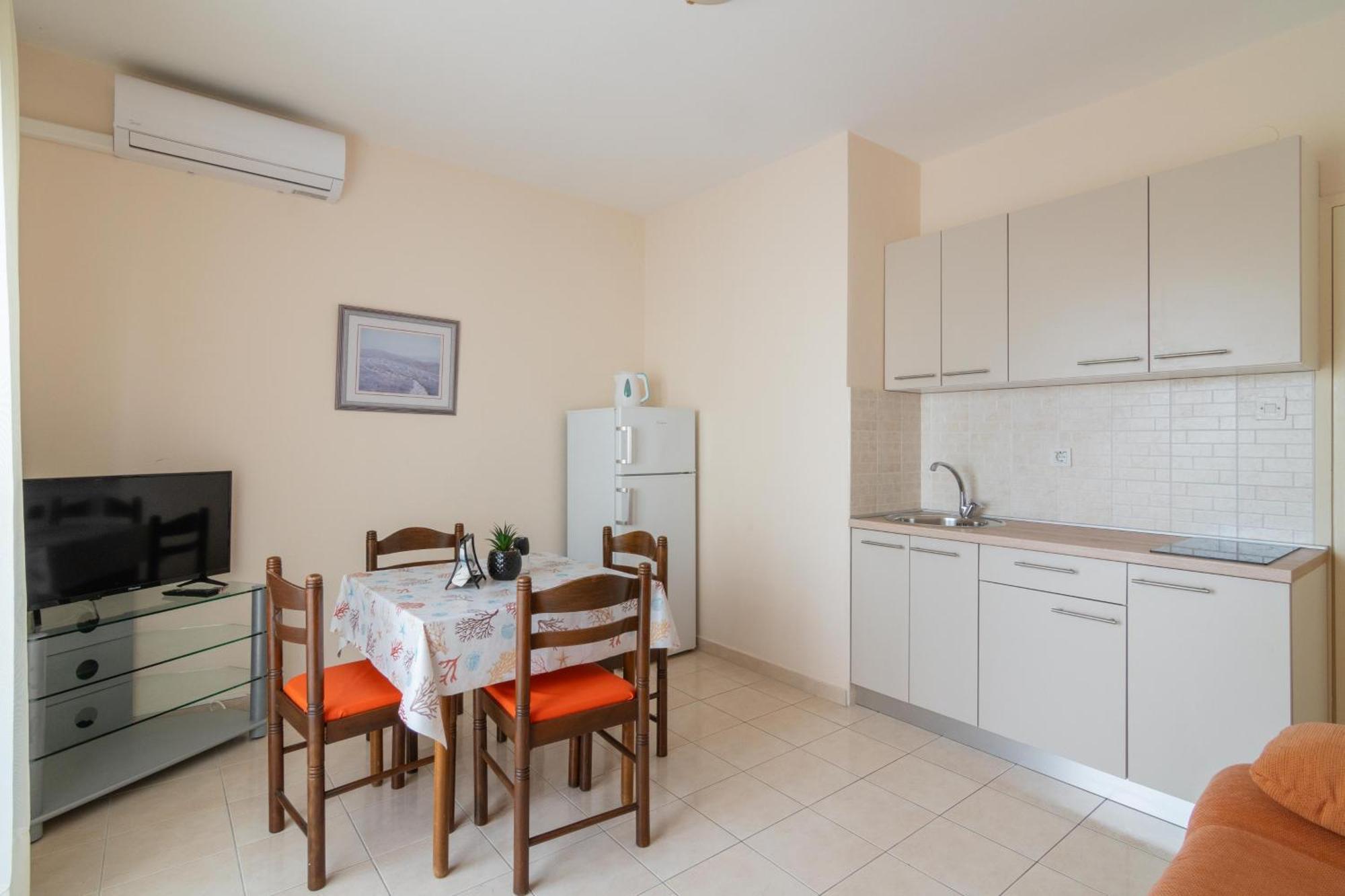 Apartments With A Parking Space Mandre, Pag - 18748 Kolan Esterno foto