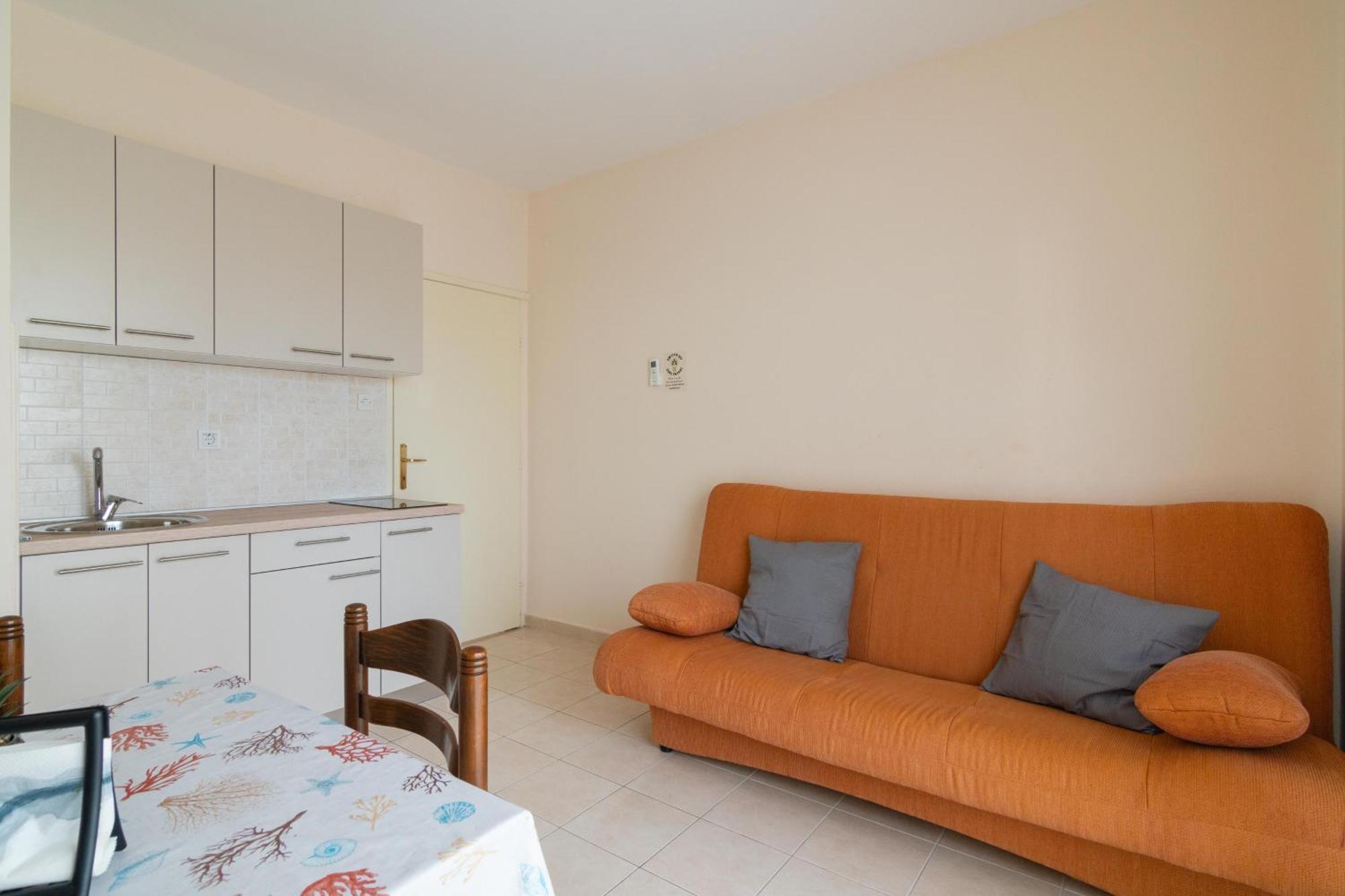 Apartments With A Parking Space Mandre, Pag - 18748 Kolan Esterno foto