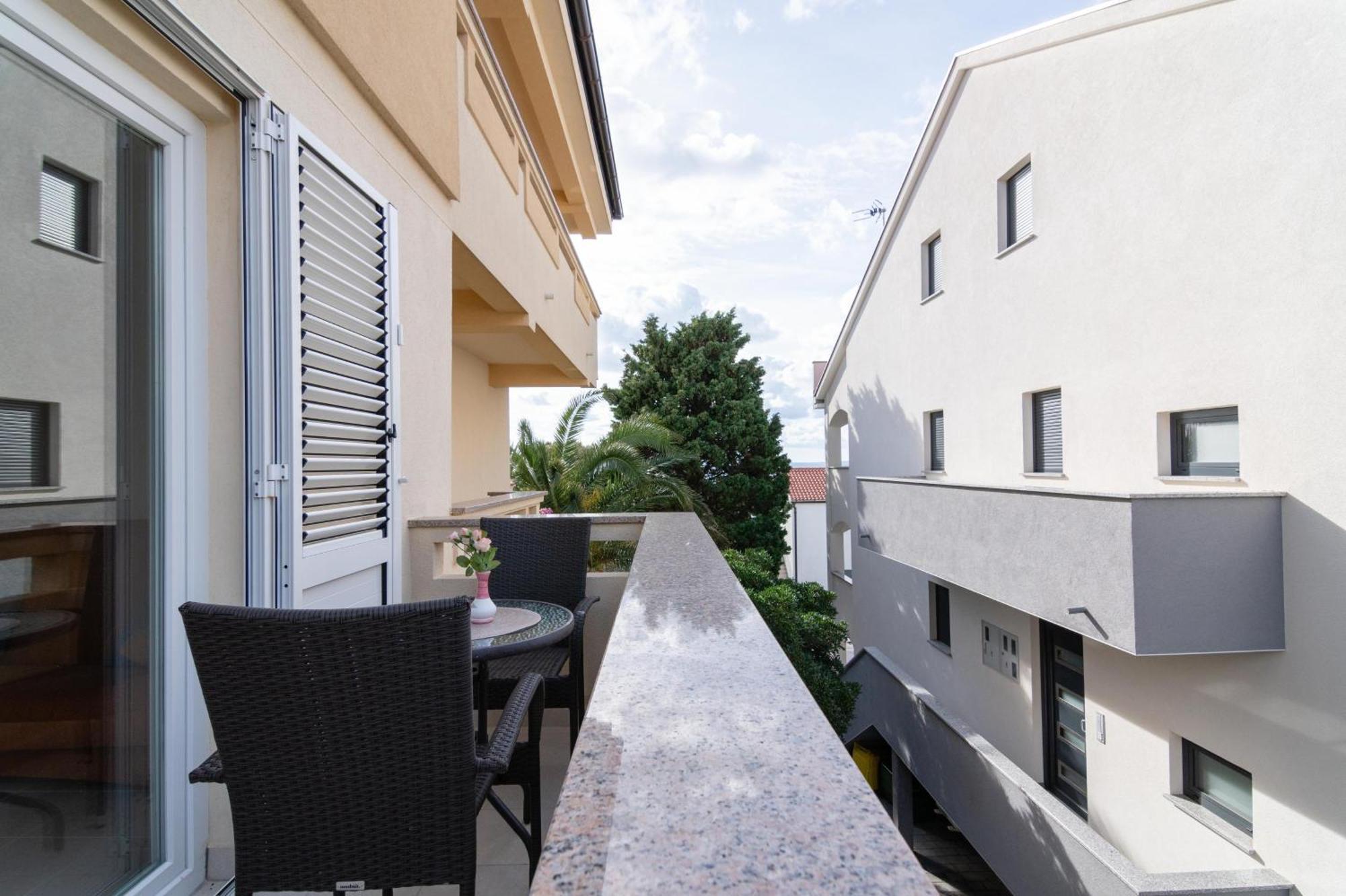 Apartments With A Parking Space Mandre, Pag - 18748 Kolan Esterno foto